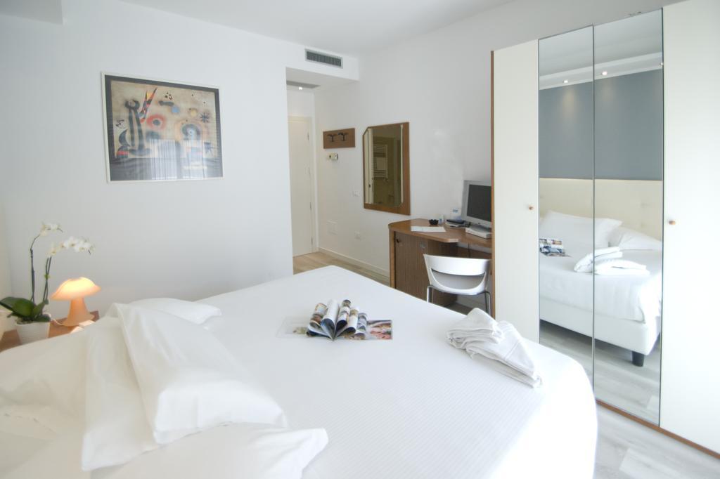 Hotel Sorriso Milano Marittima Værelse billede